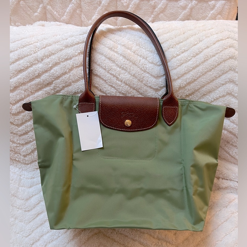 NWT Long champ Le Pliage Medium Nylon shoulder tote bag in green-Lichen